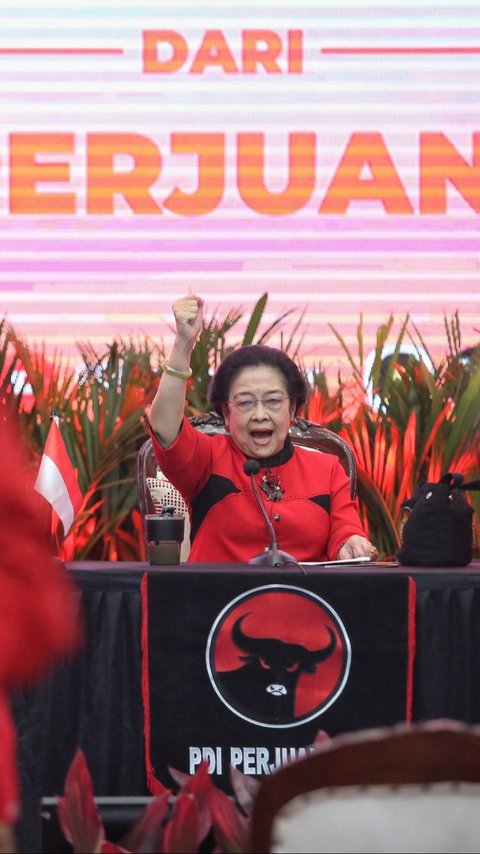 VIDEO: Megawati Keki Sama Kapolri Listyo 