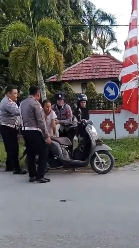 Viral Aksi Sigap Polwan dan Satlantas Bantu Ibu Hamil di Sambas yang Akan Melahirkan, Bikin Haru