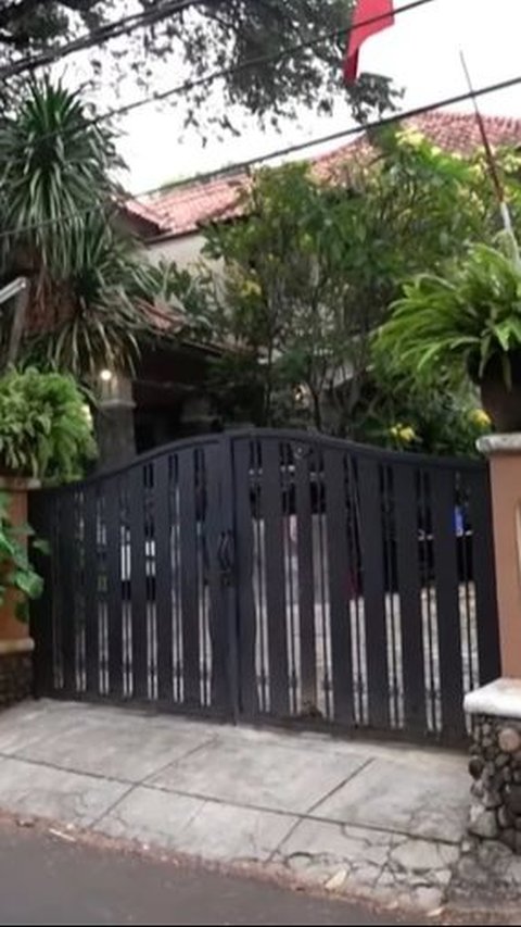 10 Potret Rumah Rano Karno, Luas Banget dan Dibangun di Lokasi Syuting 'SI DOEL ANAK SEKOLAHAN