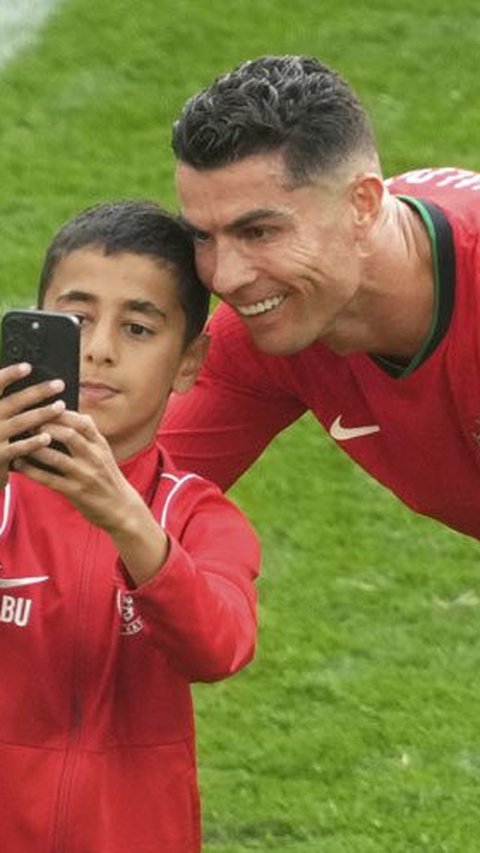 Cristiano Ronaldo Buat Kanal Youtube dan Langsung Cetak Rekor Dunia