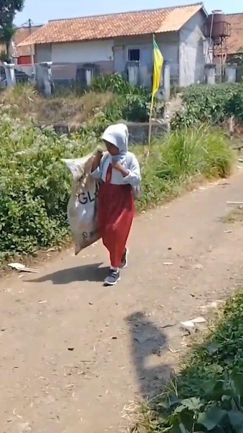 Kisah Bocah SD di Lebak Rela Jadi Pemulung Setiap Pulang Sekolah, Ingin Bantu Ekonomi Keluarga