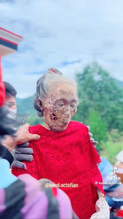 Kembali Digelar, Begini Ritual Ma’nene di Toraja yang Curi Perhatian