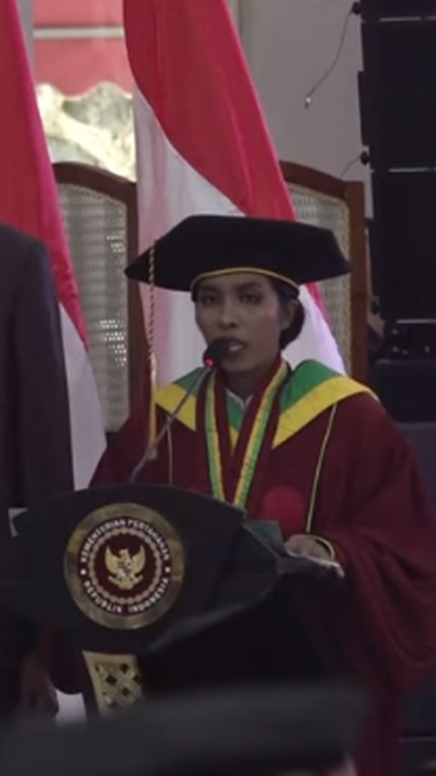 Cerita Orangtua Wisudawan Unhan Dibiayai Ongkos Pesawat oleh Prabowo, Bahagia Bisa Lihat Anak Pakai Toga