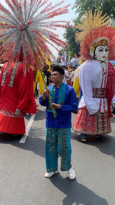 Diiringi Tanjidor dan Ondel-Ondel, Ridwan Kamil-Suswono Jalan Kaki Daftar KPU