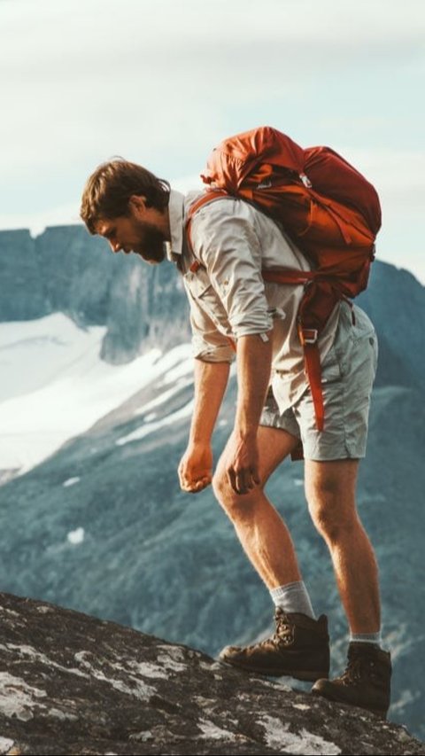 9 Dampak Sering Membawa Tas Ransel yang Berat, Bisa Ubah Postur Tubuh