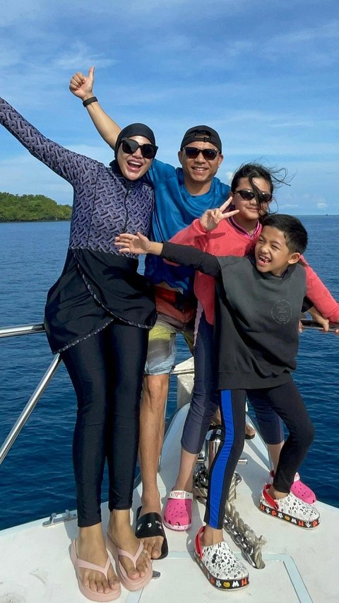 Potret Anang Hermansyah dan Keluarga Liburan di Maluku, Asyik Snorkeling Hingga Datangi Pulau Terpencil