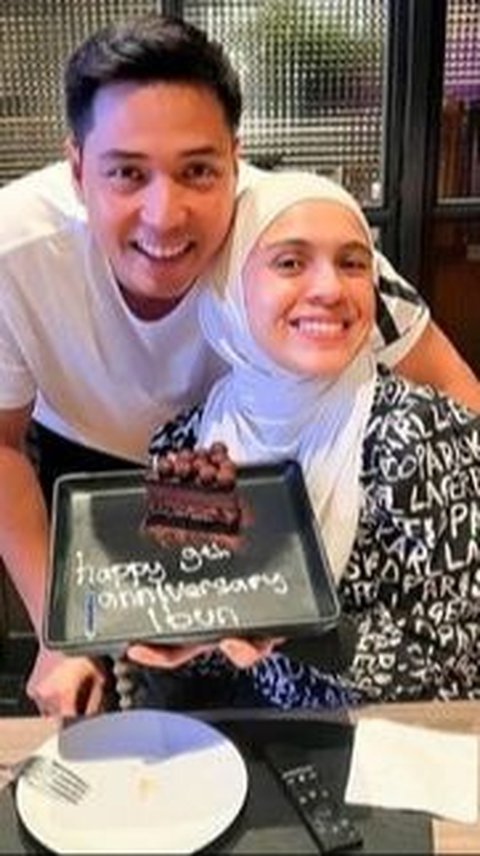 Nycta Gina dan Rizky Kinos Rayakan Anniversary ke-9, Hadiahnya Kasih Sayang yang Tulus serta Tumblr untuk Ngopi