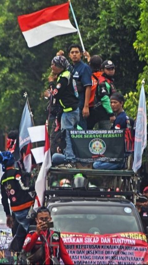 VIDEO: Perih Suara Hati Driver Ojol Tuntut Keadilan, Demo Besar-besaran Sampai Bule Ikutan