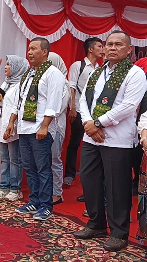 Pasangan Romi dan Sudirman Daftar ke KPU Provinsi Jambi, Disambut Tarian dan Pencak Silat