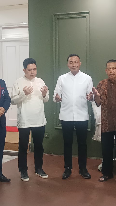 Diiringi Selawat dan Rebana, Pasangan Independen Dharma-Kun Daftar Pilkada Jakarta ke KPU