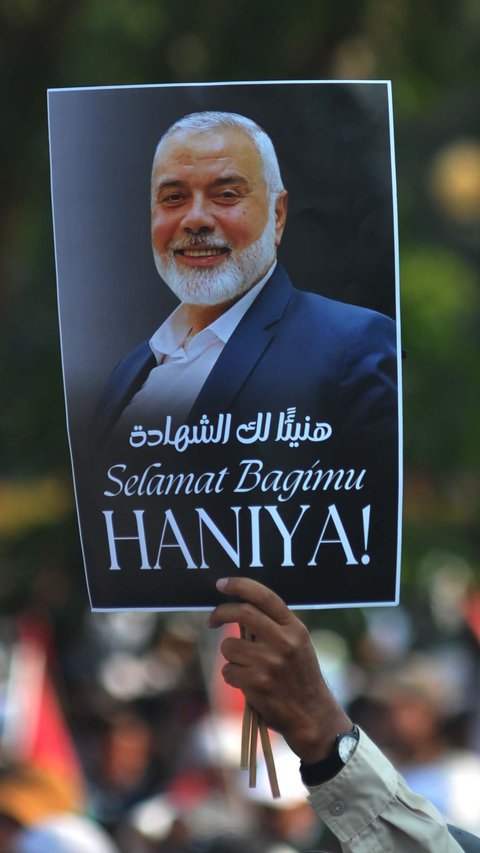 FOTO: Geruduk Kedubes AS, Ribuan Pendukung Palestina Gelar Aksi Solidaritas untuk Pemimpin Hamas Ismail Haniyeh