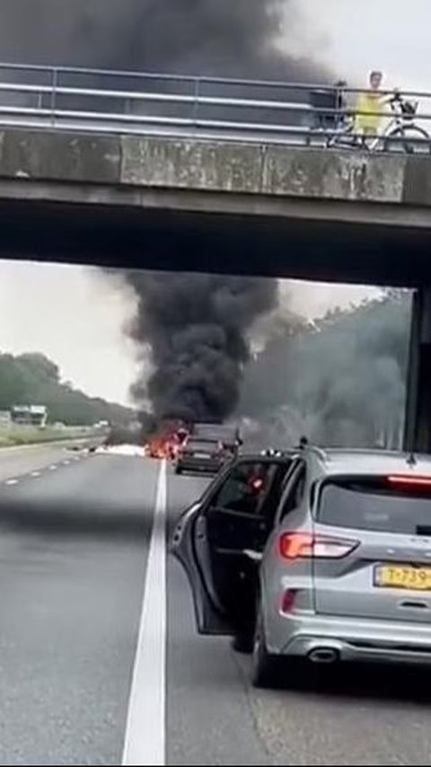 Tense Moments of an Airplane Crash on the Highway, Car Driver Panics as Debris Flies