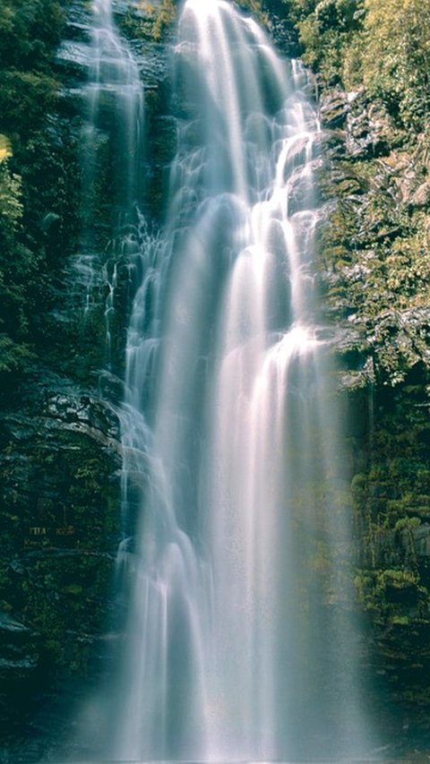 Mitos Air Terjun Tumpak Sewu, Membuat Awet Muda hingga Membawa Keberuntungan