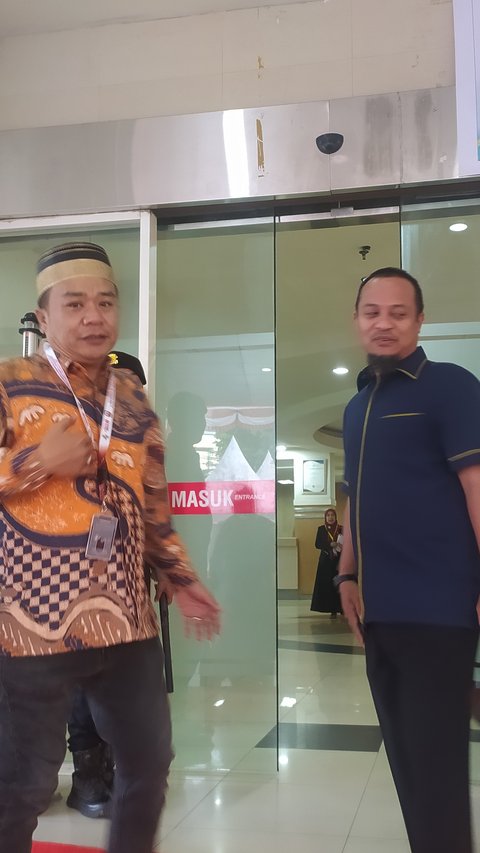 Dua Paslon Pilkada Sulsel Santai Jalani Tes Kesehatan di RSUP Wahidin Makassar