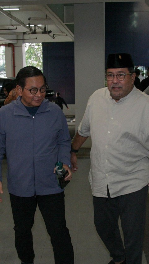 FOTO: Momen Pramono-Rano Karno Jalani Tes Kesehatan untuk Pilkada Jakarta, Diwarnai Raut Deg-degan Takut Disuntik