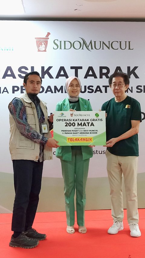 Sido Muncul Berikan Operasi Gratis untuk 200 Penderita Katarak di Bogor