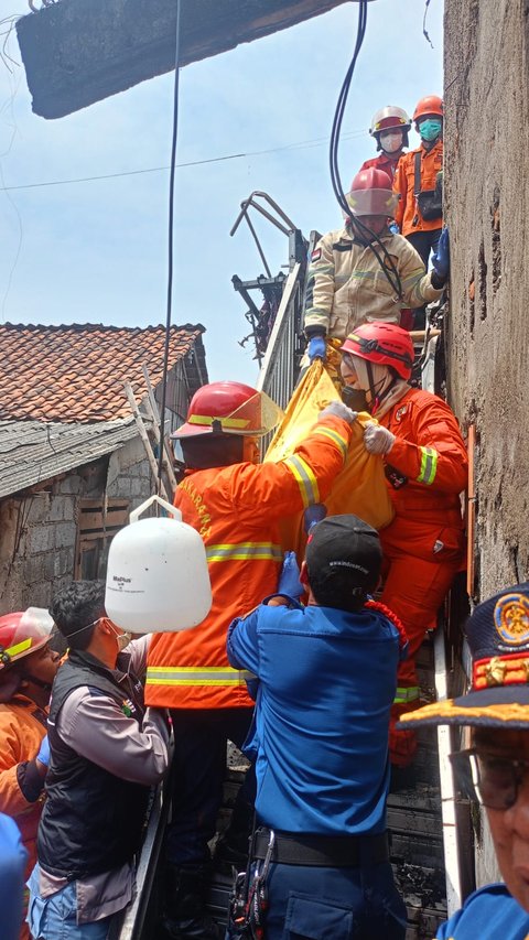 Rumah Terbakar di Bekasi, Wanita Hamil 8 Bulan dan Adik Laki-Laki Tewas