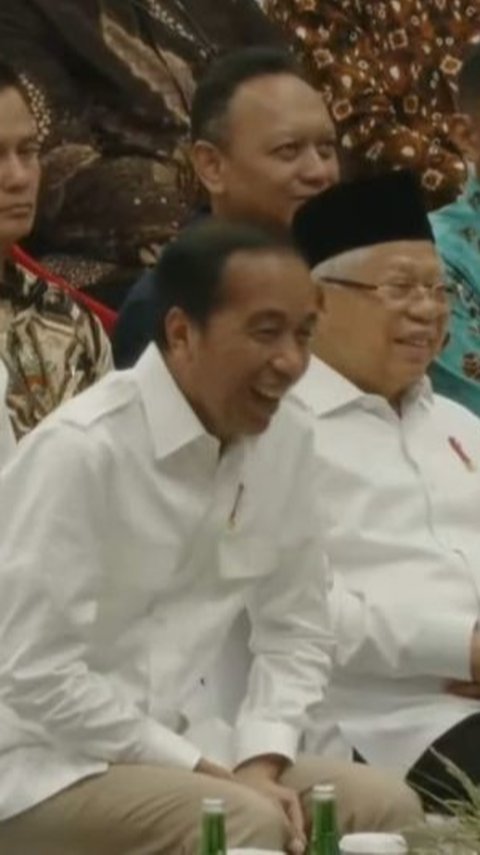 Senyum dan Tawa Lepas Jokowi di Apel Akbar Kader Gerindra