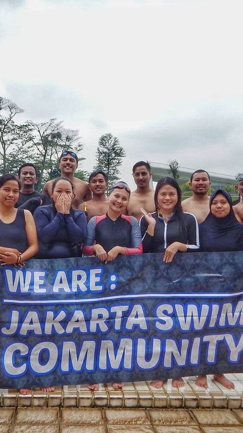 Fun Swimming Together with Jakarta Swim Community