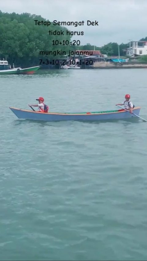 Viral Struggle of Elementary School Students in Bone Sulsel, Must Cross the River by Rowing a Canoe