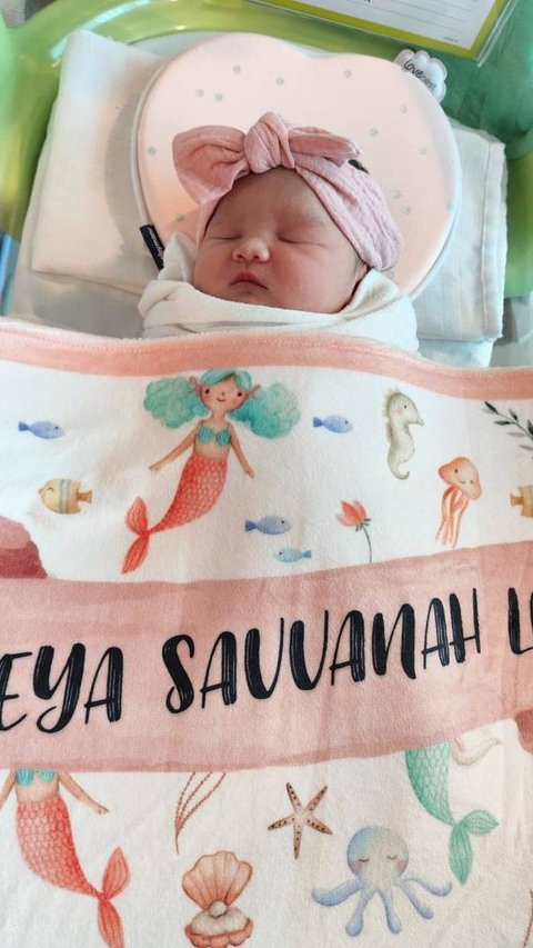 Cantik dan Menggemaskan, Potret Baby Zeya ANak Tengku Dewi dan Andrew Andika yang Curi Perhatian