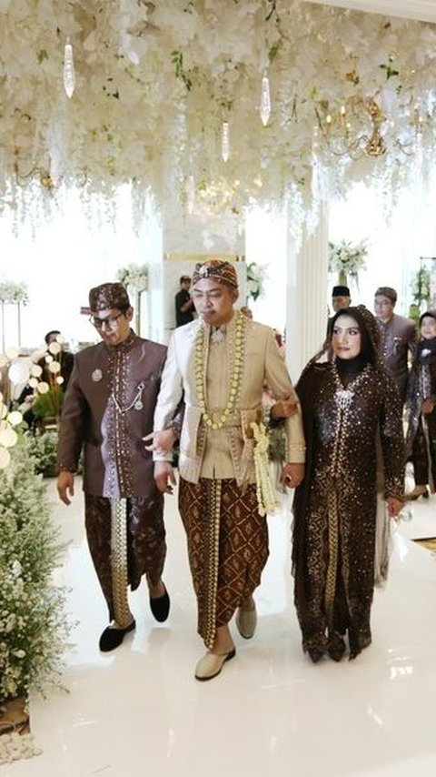 Mas Kawin Sesuai Dengan Tanggal Pernikahan, 8 Foto Akad Nikah Ade Govinda & Indi Arisa