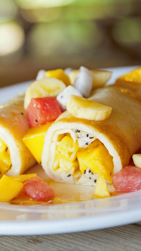 Recipe for Soft Sweet Mango Crepe Roll, Boost Your Mood