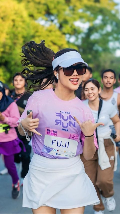 Cantiknya Fuji Ikut Lari Marathon di Kendari, Gayanya Sporty Terlihat Semakin Imut Menggemaskan