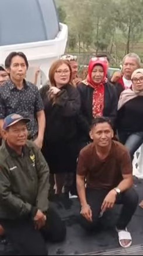 Momen Keseruan Tim Pengacara Pegi Setiawan Refreshing di Villa Ciwidey Bandung