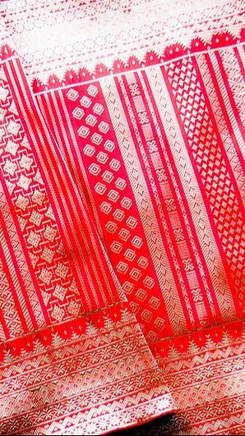 Kain Songket Minangkabau, Simbol Budaya Tradisional Sumbar yang Legendaris