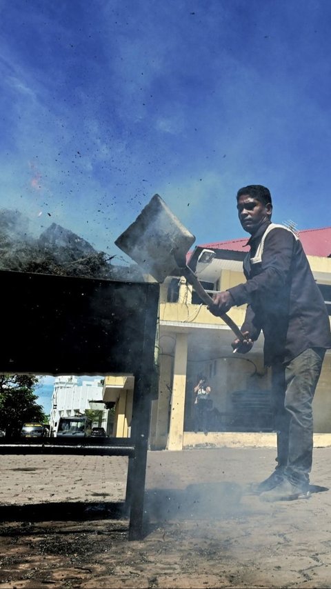 FOTO: Penampakan 1,2 Ton Ganja dan Ratusan Kilogram Sabu yang Dimusnahkan Polda Aceh