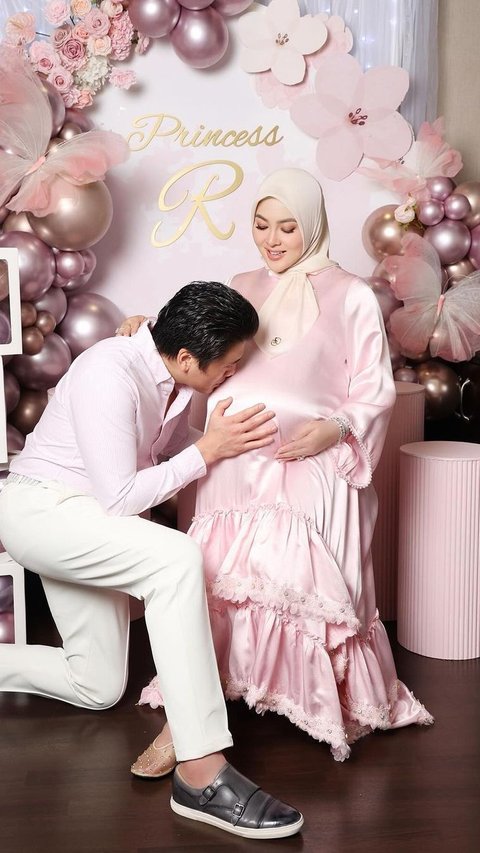 7 Photos of Syahrini Holding a Thanksgiving Ceremony and the Process of Giving Birth to Her First Child