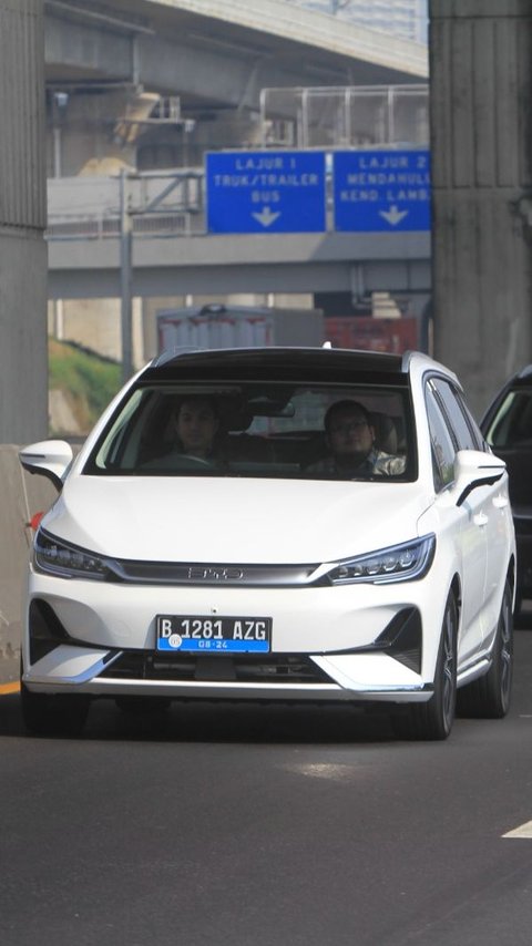 The Experience of Riding the BYD M6 Electric Car on the Jakarta-Bandung-Jakarta Route, Still Accelerating Even on Steep Terrain