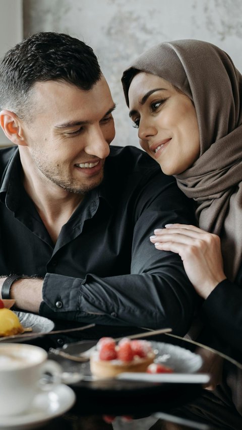 Want to Make Your Wife Happy? Here are 7 Ways Taught in Islam, One of Which is Helping with Household Chores