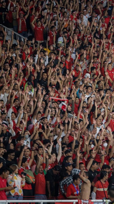 FOTO: Gemuruh Puluhan Ribu Suporter Bakar Semangat Timnas Indonesia Saat Lawan Australia di GBK