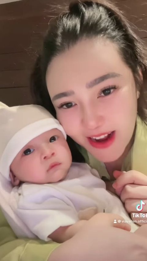 Potret Terbaru Baby Agham Anak Via Vallen yang Disebut Makin Mirip Papa Chevra, Senyumnya Bikin Meleleh