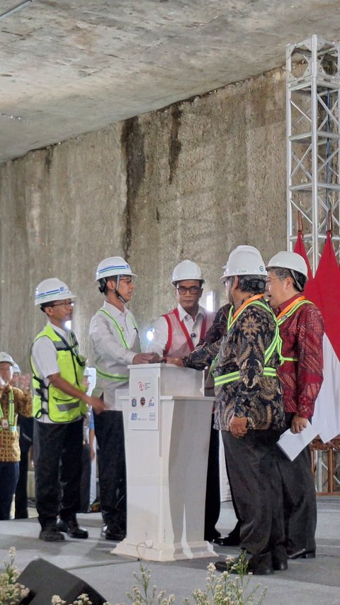 Jokowi Canangkan Pembangunan MRT Fase 1 Hubungkan Medan Satria-Tomang