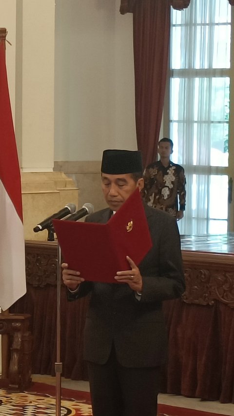 VIDEO: Momen Presiden Jokowi Lantik Mensos Gus Ipul & Kepala BNPT Irjen Eddy Hartono