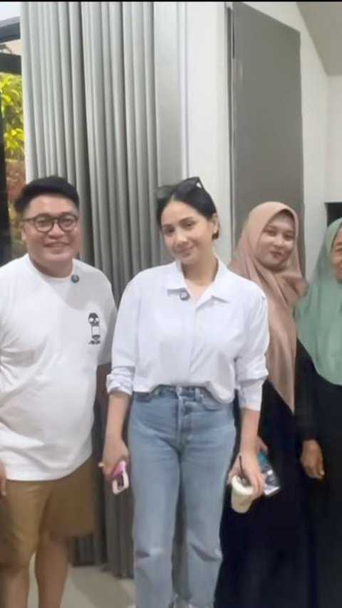 Potret Gaya Simple Nagita Slavina Kunjungi Rumah Mewah Merry Ahmad, Gak Pernah Gagal Cantik