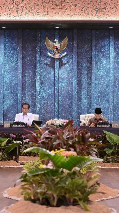 Presiden Jokowi dan Wapres Ma'ruf Amin Terbang ke IKN untuk Sidang Kabinet Terakhir