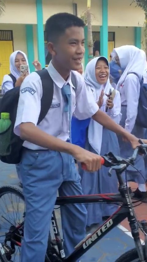 Tak Cuma Teori, Siswa 1 Kelas SMA ini Langsung Kongkret Tunjukkan Jiwa Pancasila, Wajib Dicontoh Para Pejabat!