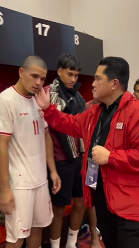 Menyala Ruang Ganti Timnas Indonesia, Ada Momen Istimewa Wak Haji Oratmangoen dengan Ketum PSSI