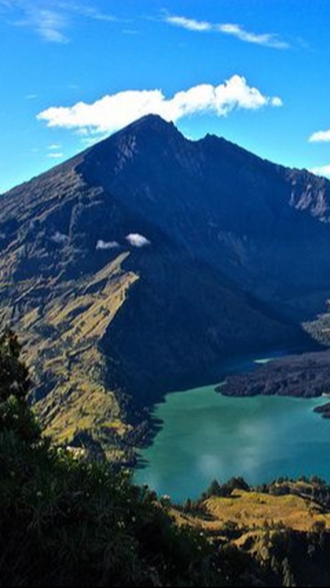 10 Fakta Gunung Rinjani, Sarat Legenda dan Punya Keindahan Alam yang Tiada Tanding