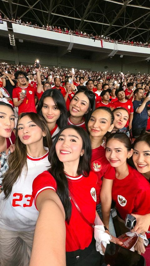 Kece Banget! 7 Potret Febby Rastanty saat Nonton Langsung Timnas Indonesia vs Australia di Stadion GBK