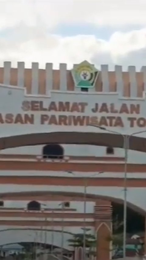 Penampakan Gapura Wisata Pantai Toronipa Sultra Habiskan Rp32 M Tapi Ternyata Dibuat dari 'Papan', ini Kata Pejabat Pemprov