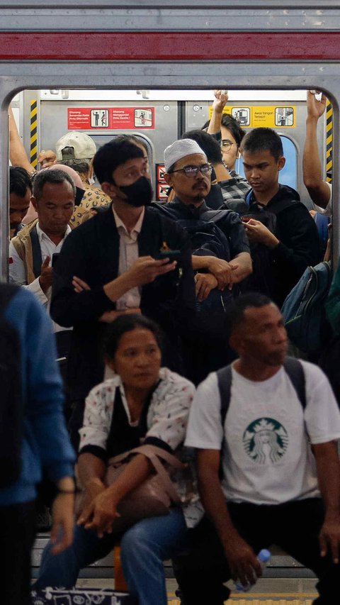 KRL Arah Jakarta Tertahan di Pasar Minggu Saat Jam Sibuk, Diduga Akibat Rel Patah