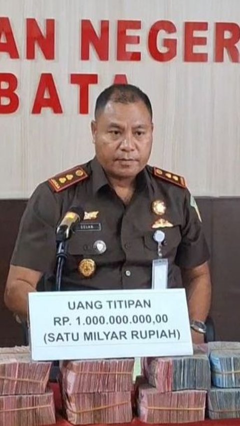 Kejari Lembata NTT Terima Uang Titipan Kerugian Negara dari Tersangka Kasus Korupsi Senilai Rp1 Miliar