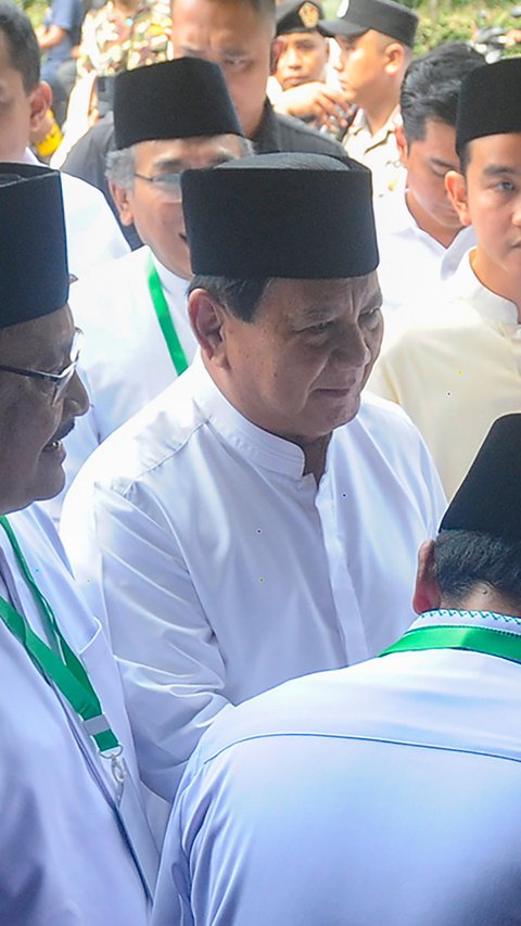 VIDEO: Momen Prabowo Depan Jenderal TNI Polri di IKN, Mojok Bisik-Bisik Berdua Presiden Jokowi