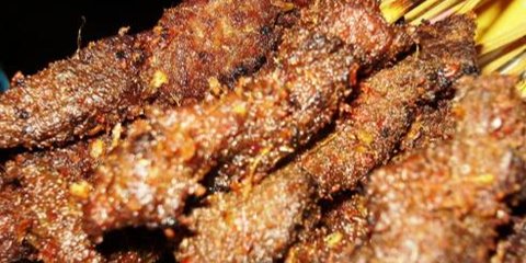 Mencicipi Sate Asem Khas Betawi, Olahan Daging dan Kelapa yang Kini Mulai Langka