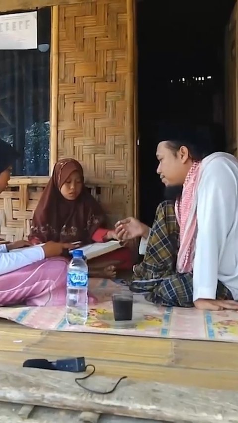 Belajar dari Syarif, Guru Ngaji Difabel di Lebak yang Semangat Berbagi Ilmu Agama di Tengah Keterbatasan